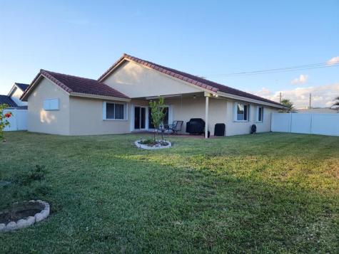 426 SE 3rd Place Dania Beach FL 33004