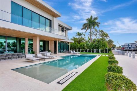 2560 Del Lago Drive Fort Lauderdale FL 33316