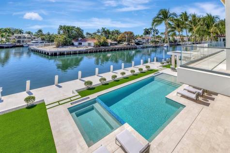 2560 Del Lago Drive Fort Lauderdale FL 33316