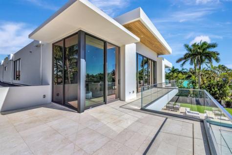 2560 Del Lago Drive Fort Lauderdale FL 33316