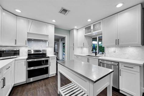 4221 NE 26th Avenue Lighthouse Point FL 33064