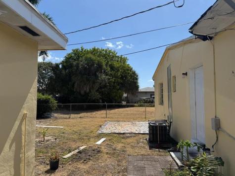 958 W 4th Street Riviera Beach FL 33404