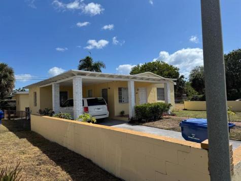 958 W 4th Street Riviera Beach FL 33404