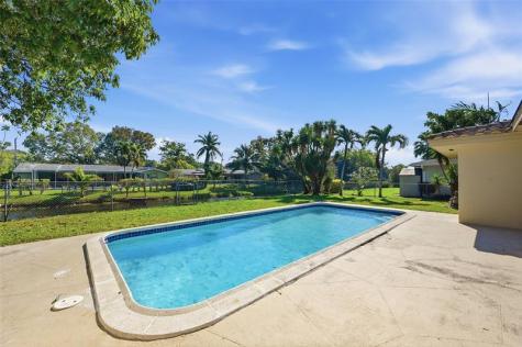 1430 NW 73 Avenue Plantation FL 33313