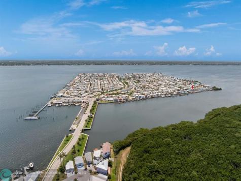 392 Nettles Boulevard Jensen Beach FL 34957