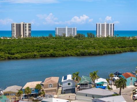392 Nettles Boulevard Jensen Beach FL 34957