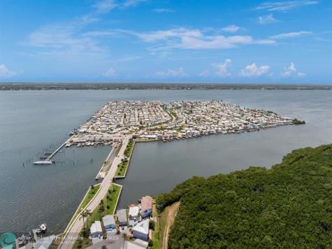 392 Nettles Boulevard Jensen Beach FL 34957
