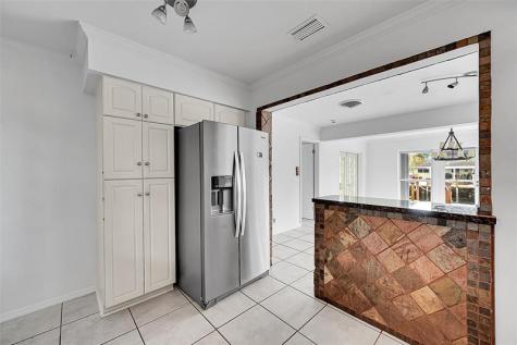 220 SE 10th Street Pompano Beach FL 33060