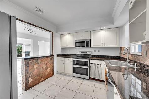 220 SE 10th Street Pompano Beach FL 33060