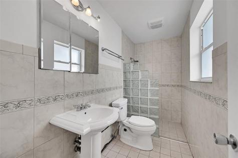 220 SE 10th Street Pompano Beach FL 33060