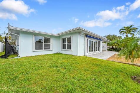 220 SE 10th Street Pompano Beach FL 33060