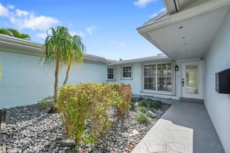 220 SE 10th Street Pompano Beach FL 33060