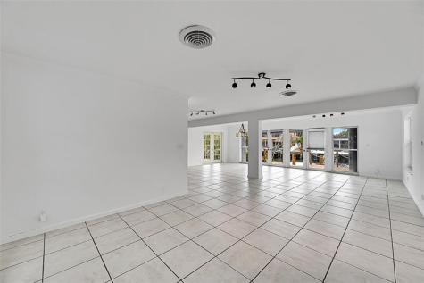 220 SE 10th Street Pompano Beach FL 33060