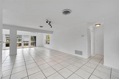 220 SE 10th Street Pompano Beach FL 33060