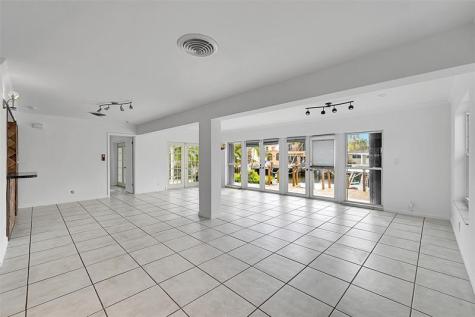 220 SE 10th Street Pompano Beach FL 33060