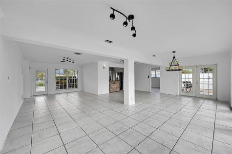220 SE 10th Street Pompano Beach FL 33060