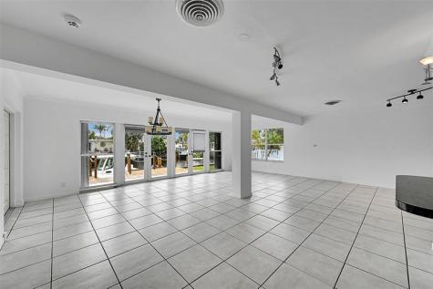 220 SE 10th Street Pompano Beach FL 33060