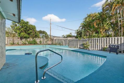 1773 NE 24th Jensen Beach FL 34957