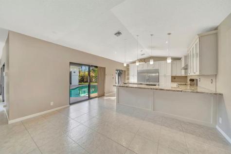 5368 NW 64 Way Coral Springs FL 33067