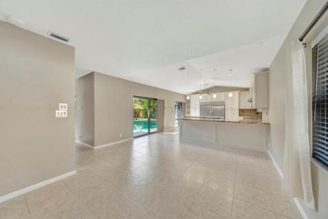5368 NW 64 Way Coral Springs FL 33067