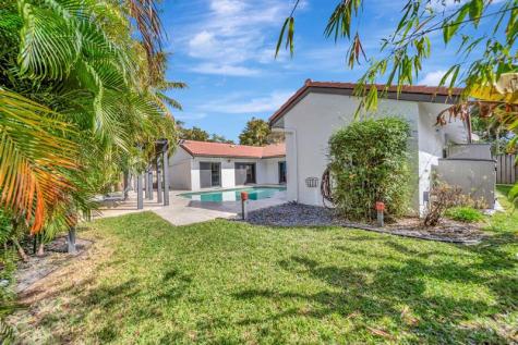 5368 NW 64 Way Coral Springs FL 33067
