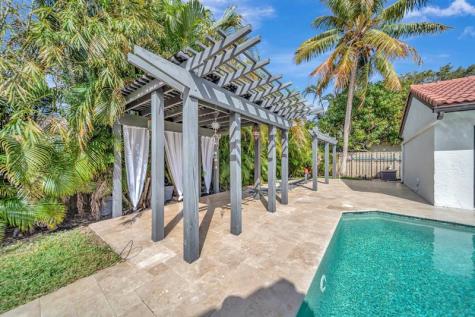 5368 NW 64 Way Coral Springs FL 33067