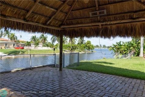 8165 NW 182nd Street Hialeah FL 33015