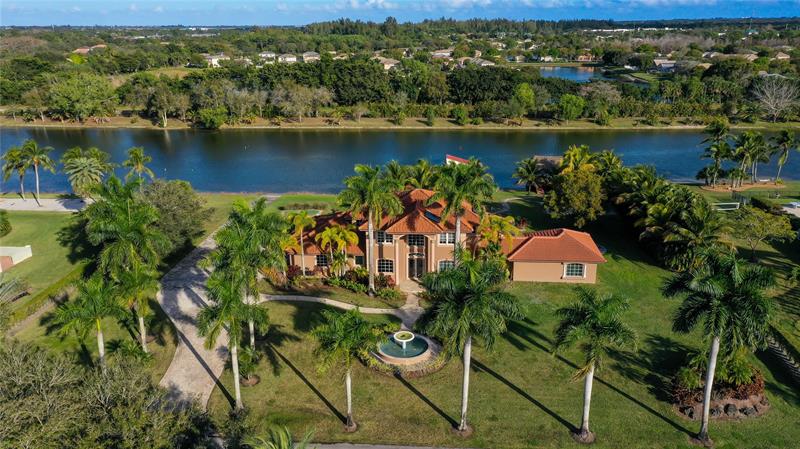 5660 Lago Del Sol Drive Lake Worth FL 33449