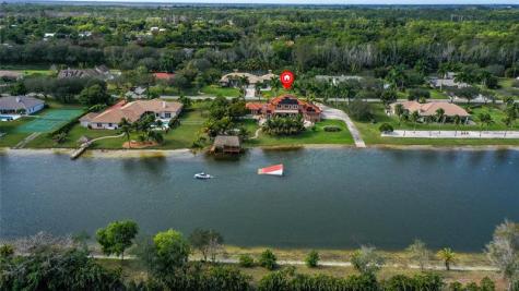 5660 Lago Del Sol Drive Lake Worth FL 33449
