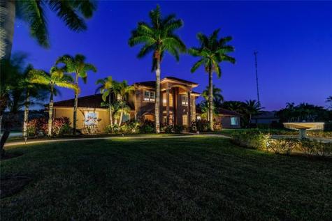 5660 Lago Del Sol Drive Lake Worth FL 33449