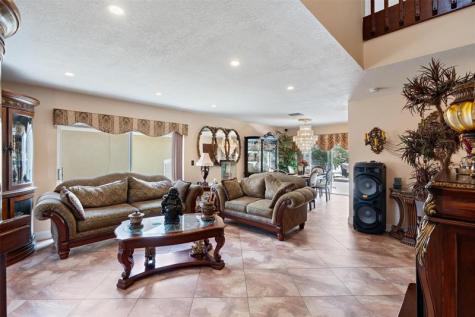 961 SW 98th Avenue Pembroke Pines FL 33025