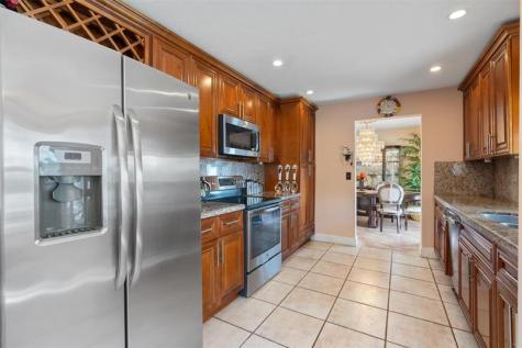 961 SW 98th Avenue Pembroke Pines FL 33025