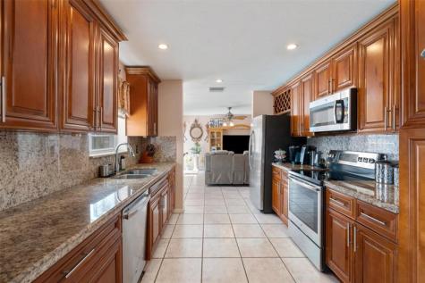 961 SW 98th Avenue Pembroke Pines FL 33025