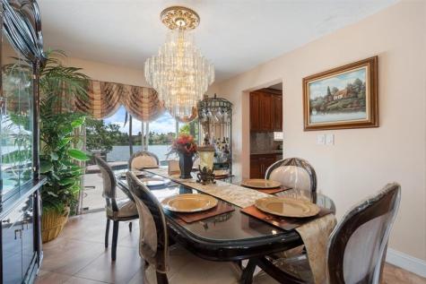 961 SW 98th Avenue Pembroke Pines FL 33025