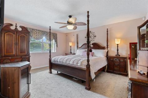 961 SW 98th Avenue Pembroke Pines FL 33025