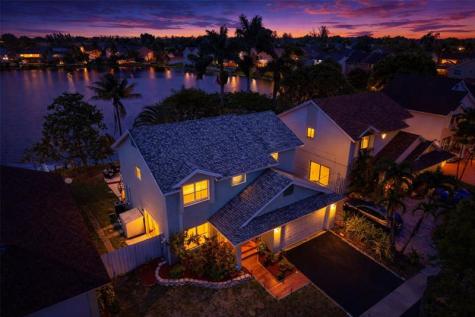 961 SW 98th Avenue Pembroke Pines FL 33025