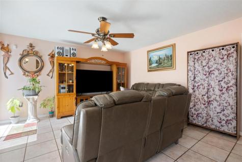 961 SW 98th Avenue Pembroke Pines FL 33025
