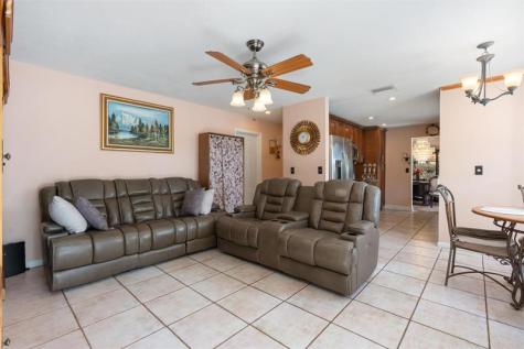 961 SW 98th Avenue Pembroke Pines FL 33025