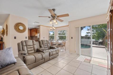 961 SW 98th Avenue Pembroke Pines FL 33025