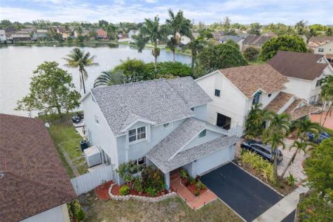 961 SW 98th Avenue Pembroke Pines FL 33025