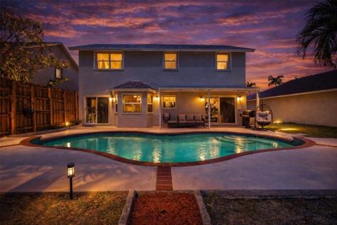 961 SW 98th Avenue Pembroke Pines FL 33025