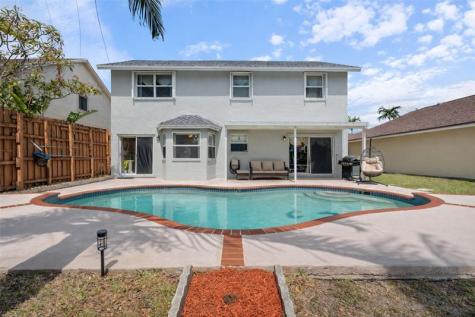 961 SW 98th Avenue Pembroke Pines FL 33025