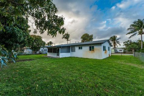 241 W 20th Street Riviera Beach FL 33404