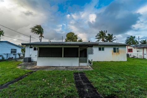 241 W 20th Street Riviera Beach FL 33404
