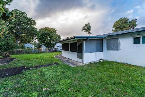 241 W 20th Street Riviera Beach FL 33404