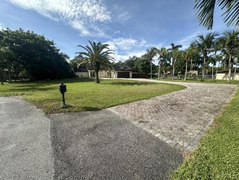 11460 SW 1st Court Plantation FL 33325