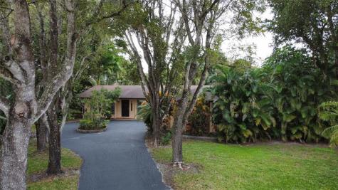 10800 SW 40th Court Davie FL 33328