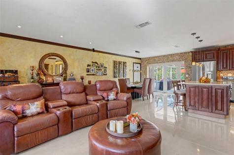 1017 NE 4th Street Hallandale Beach FL 33009