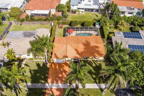 1017 NE 4th Street Hallandale Beach FL 33009