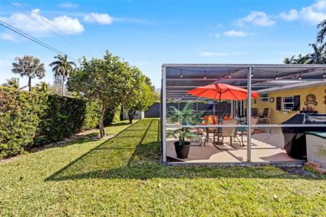 1017 NE 4th Street Hallandale Beach FL 33009